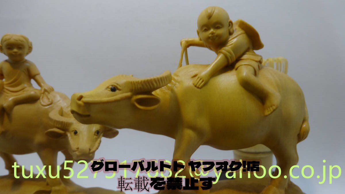 牛の置物 牛に子供乗った置物 木彫 彫刻工芸品 牛 干支_画像2