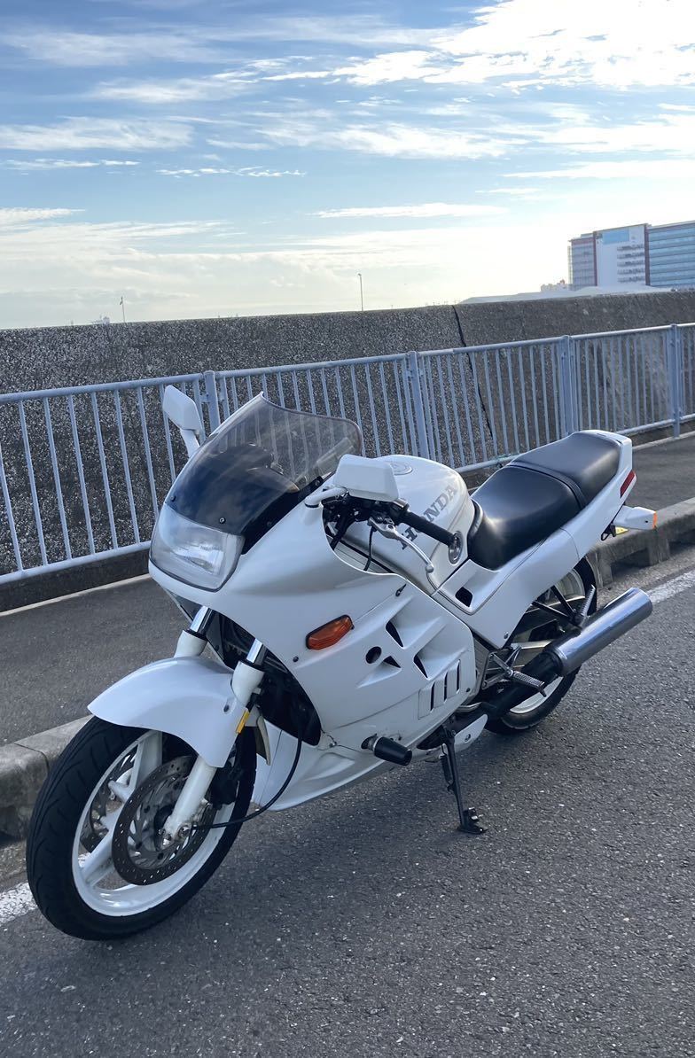 VFR750F RC24 (86馬力)車検2年付き VFR750P外装カスタム車 付属品あり(ホンダ VFR V4 白バイ FZ FZR CBR ZXR GSX-R ツアラー フルカウル)_画像4