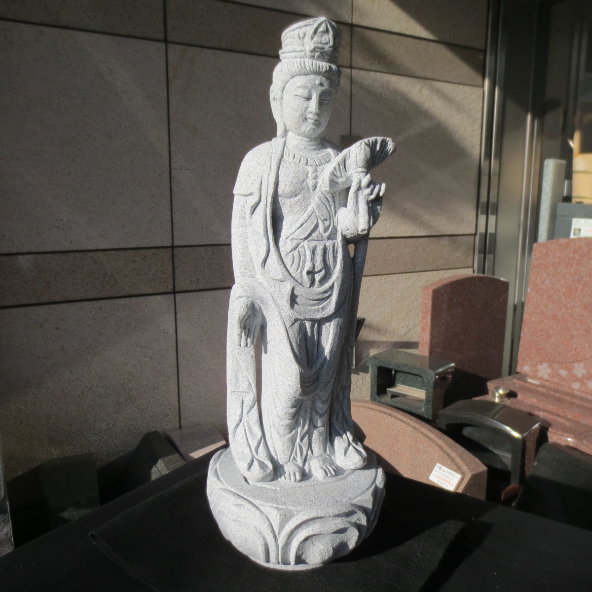 観音菩薩像 総高５７cm 観音像 聖観音 観音様 御影石 手作り 1.5尺 Guan Yin Statue of Guanyin