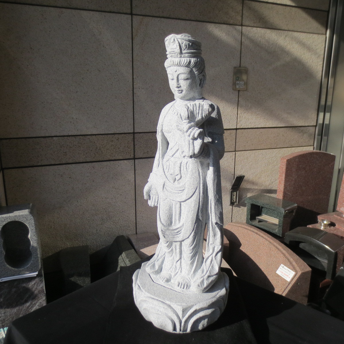 観音菩薩像 総高５７cm 観音像 聖観音 観音様 御影石 手作り 1.5尺 Guan Yin Statue of Guanyin