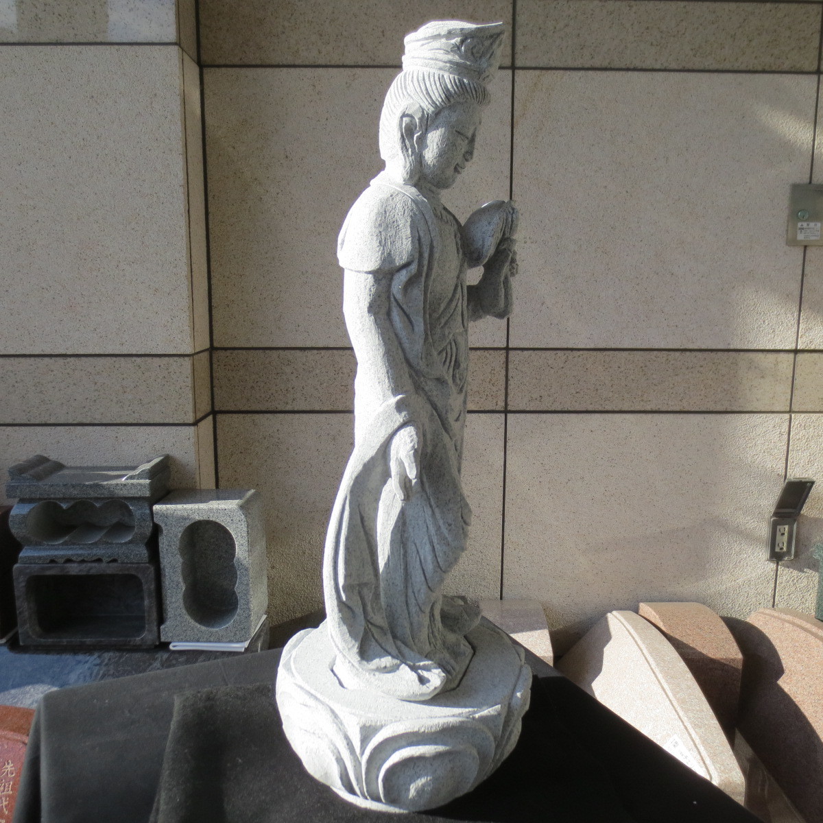 観音菩薩像 総高５７cm 観音像 聖観音 観音様 御影石 手作り 1.5尺 Guan Yin Statue of Guanyin