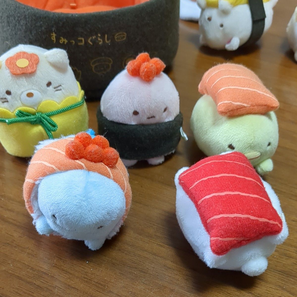 ぬいぐるみ 寿司桶ぬいぐるみセット おすしの会テーマ 「すみっ
