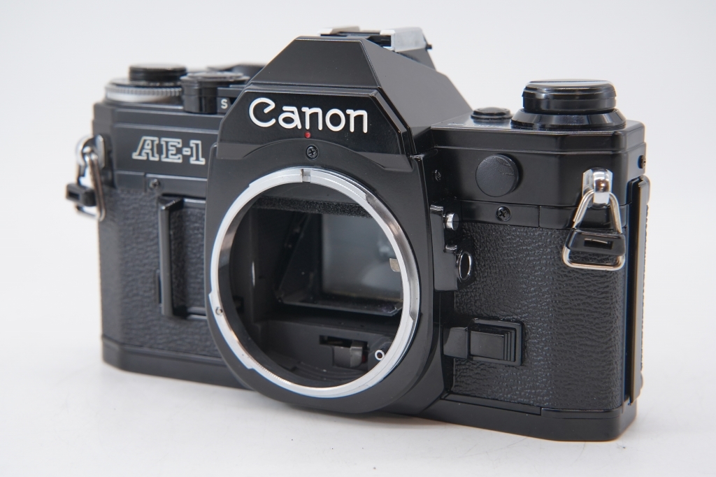 【 美品 】 キャノン 鳴き無し CANON AE-1 ブラック　 フィルムカメラ　ＭＦ #139_画像2