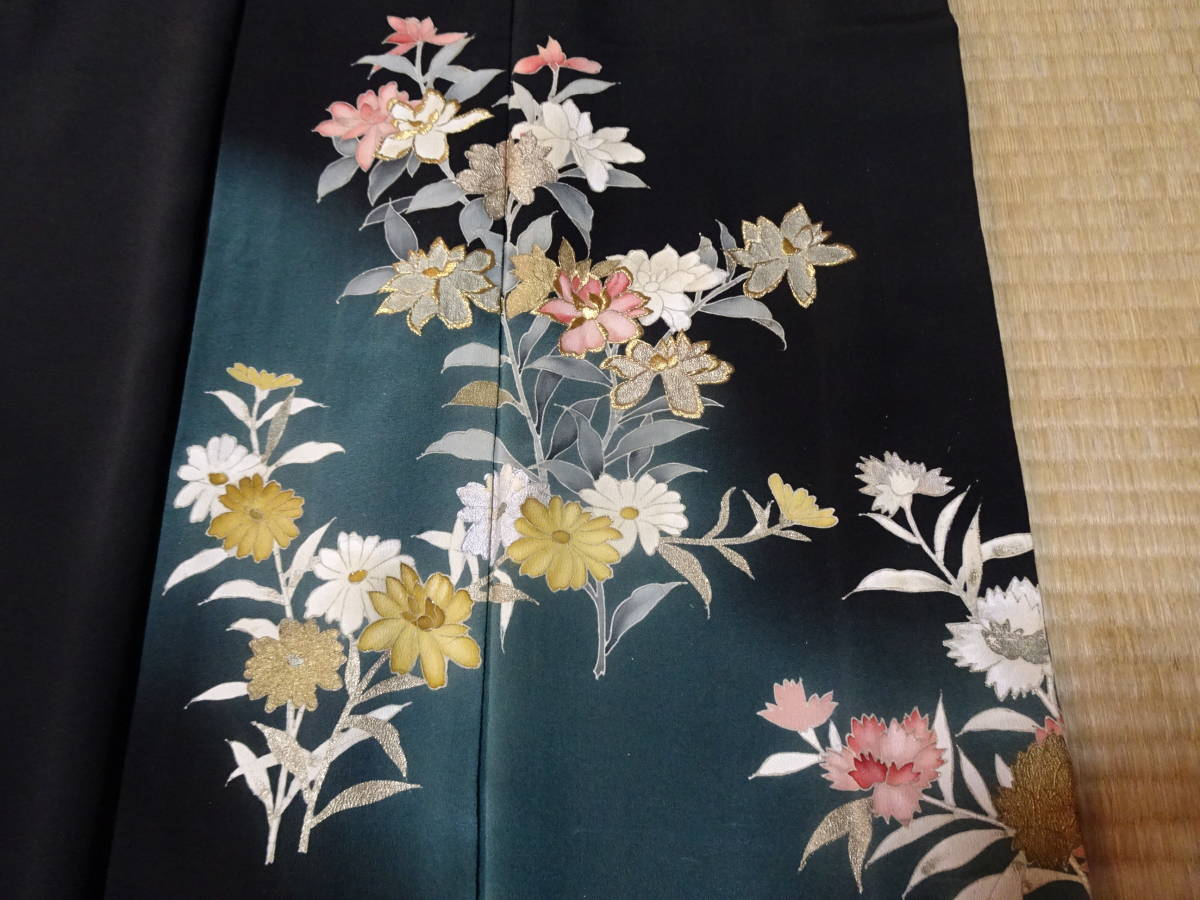 花柄が艶やかな黒留袖（正絹）袷 五つ紋 素材用にの画像4