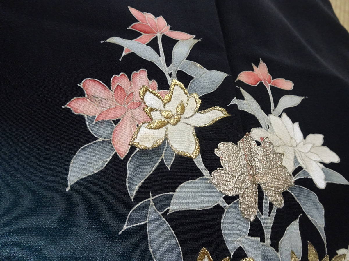 花柄が艶やかな黒留袖（正絹）袷 五つ紋 素材用にの画像7