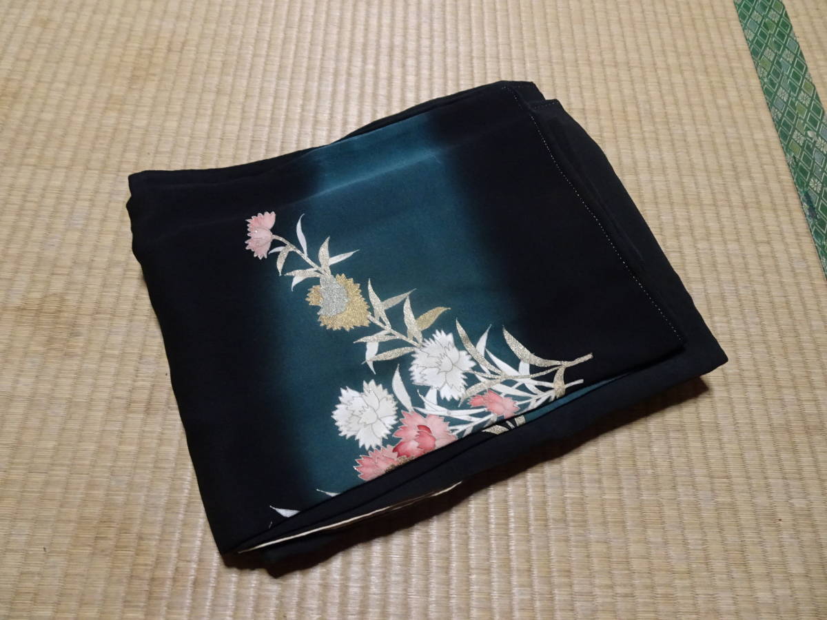 花柄が艶やかな黒留袖（正絹）袷 五つ紋 素材用にの画像10