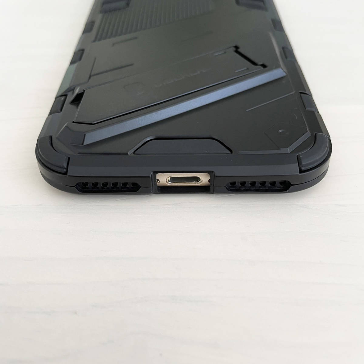 iPhone 7 / 8 / SE (第2世代/第3世代) SE2 SE3 ケース バンパー型 スタンド付き ブラック 黒 アーマー仕様_画像7