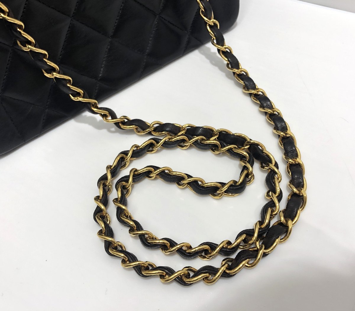 ★CHANEL　シャネル　ダイアナフラップ２２　チェーンショルダー　マトラッセ　ラムスキン　ゴールド金具 3番台　中古★003479_画像7