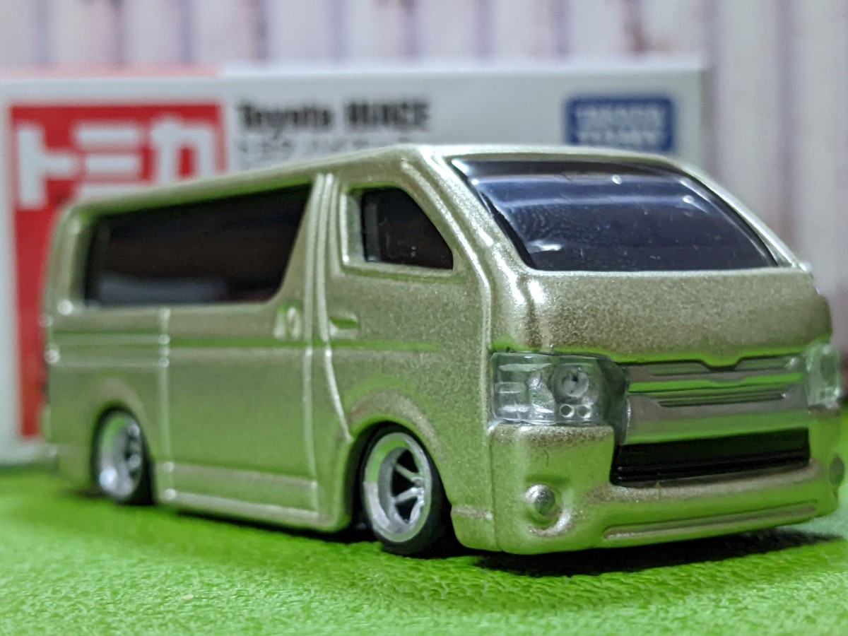 ★トミカ　トヨタ　ハイエース改（シャンパンゴールドに変更）深リム、ローダウン他にも色々出品中!