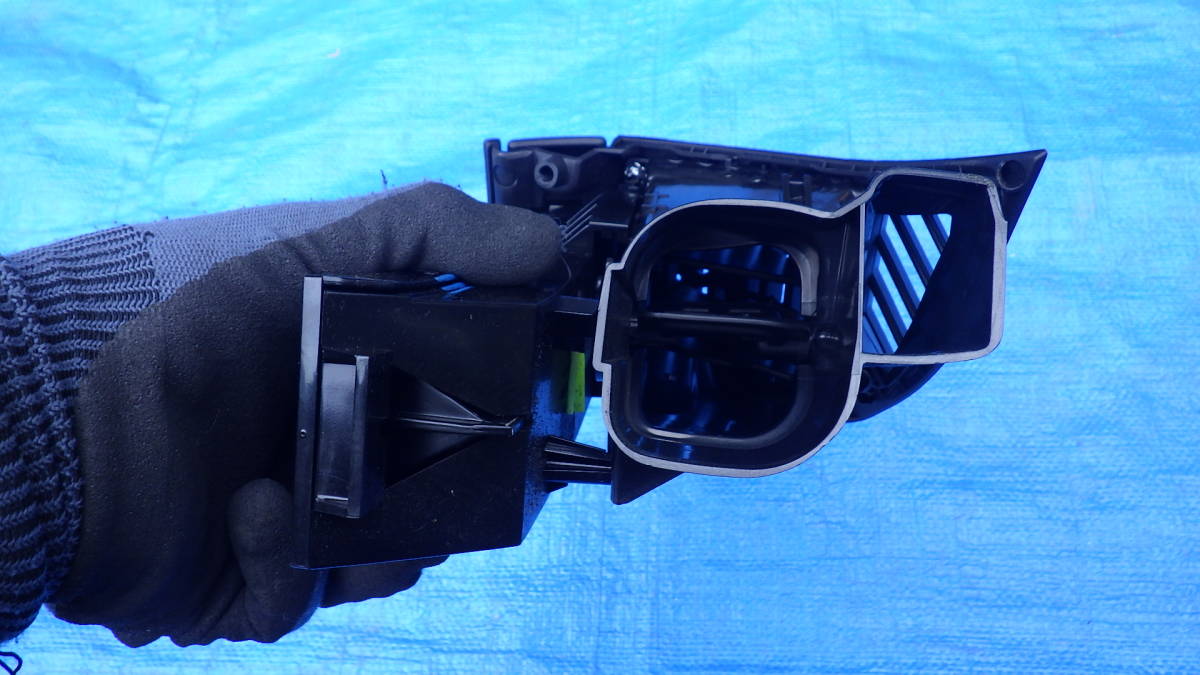 H21年　BMW　ミニクーパー　R56　MF16　SU16　純正　ドリンクホルダー　エアコン吹き出し口　左　動作確認すみ　管H1230_画像8