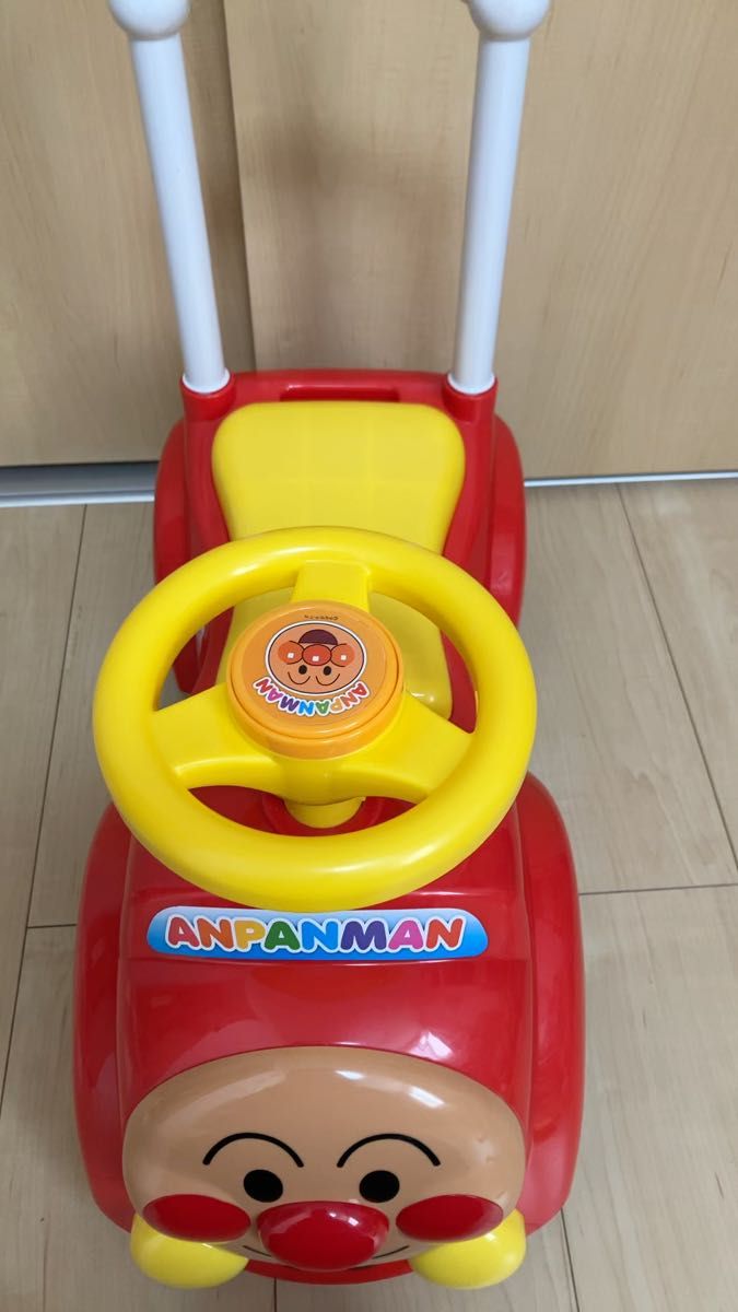 アンパンマンカーメロディ付き　乗用玩具