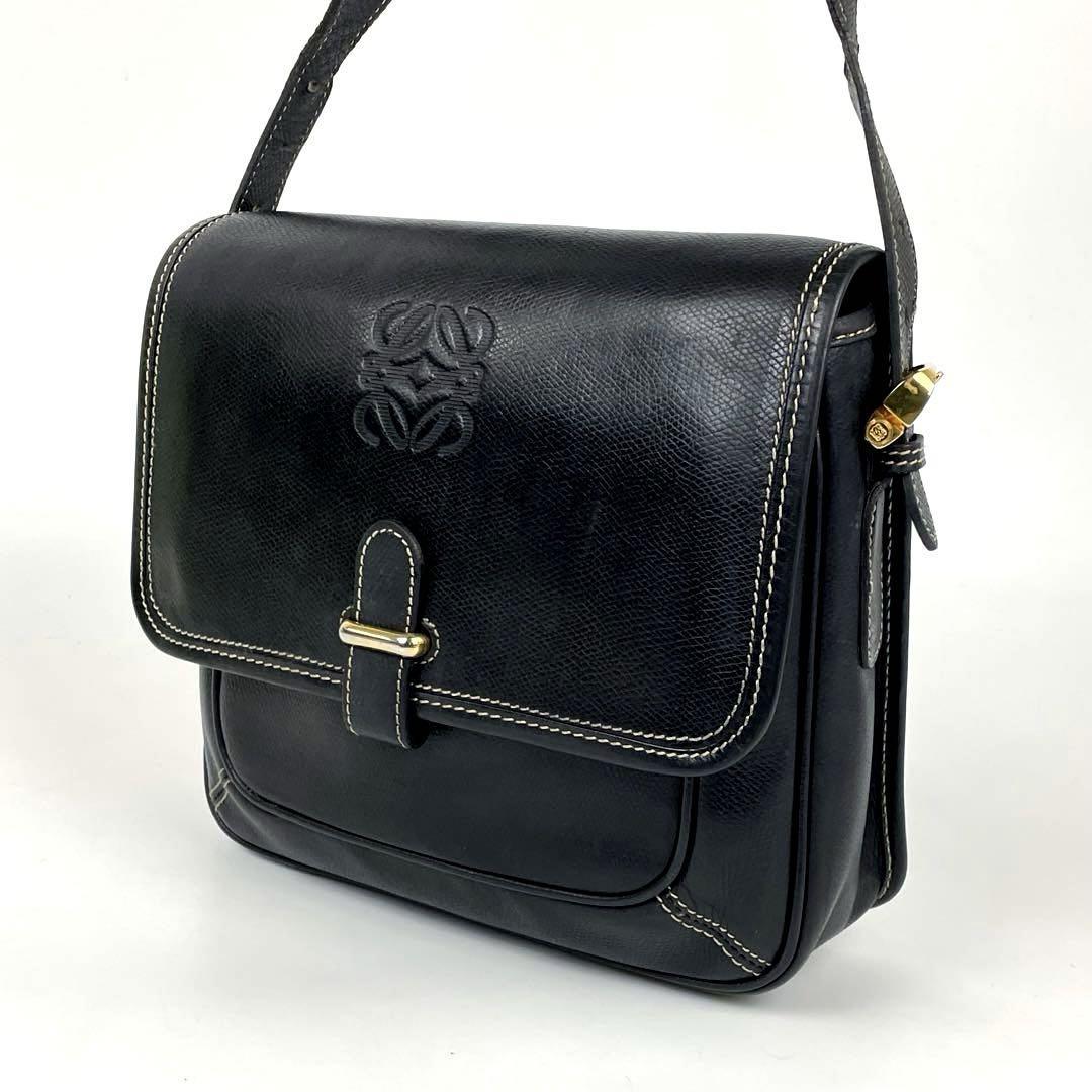 美品 LOEWE ロエベ ショルダーバッグ アナグラム ロゴ型押し 美品 LOEWE ロエベ ショルダーバッグ アナグラム ロゴ型押し