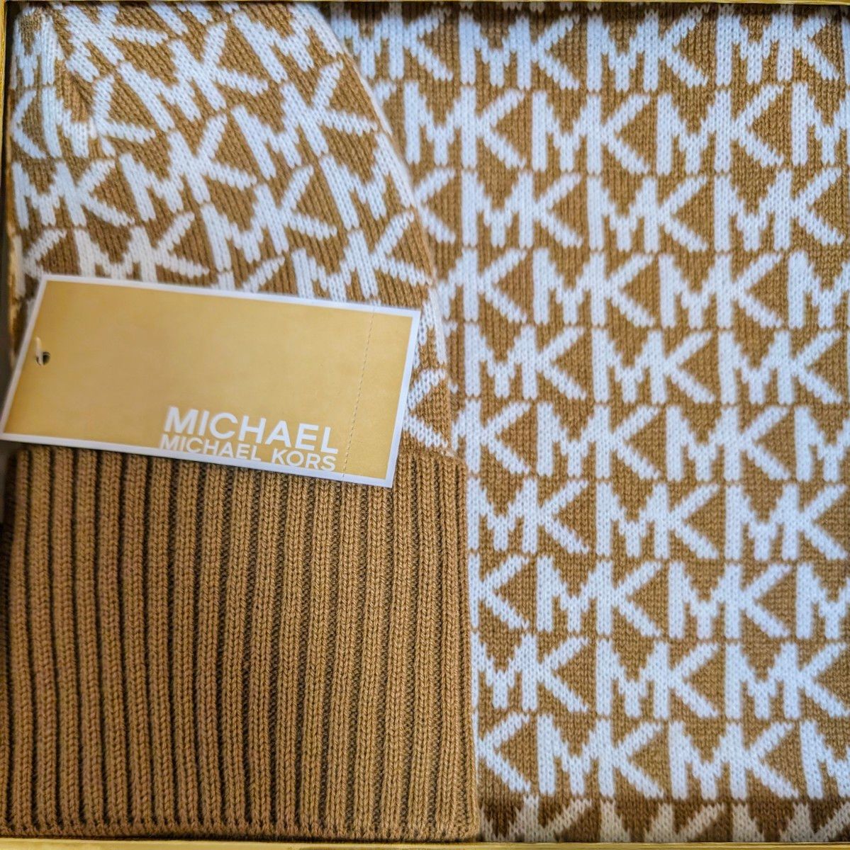 新品・未使用】MICHEAL KORS マフラー 手袋 ニット帽 3点セット 新品・未使用】MICHEAL KORS マフラー 手袋 ニット帽 3点セット