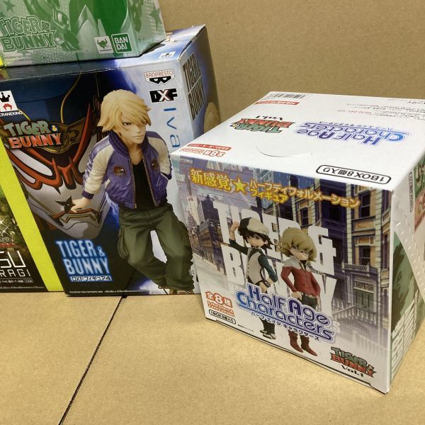 A480 未開封 送料無料 TIGER & BUNNY フィギュア チビアーツ デフォルマイスタープチ BOX バーナビー DXF セット_画像4