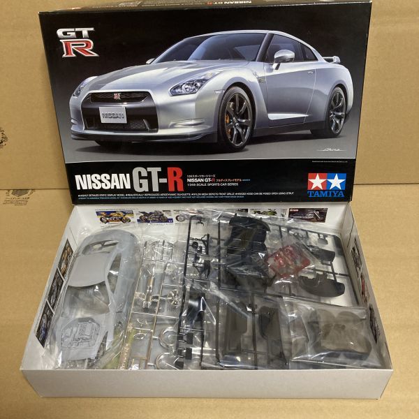 A511 未開封 送料無料 タミヤ(TAMIYA) 1/24 スポーツカーシリーズ No.300 ニッサン GT-R プラモデル 24300_画像7