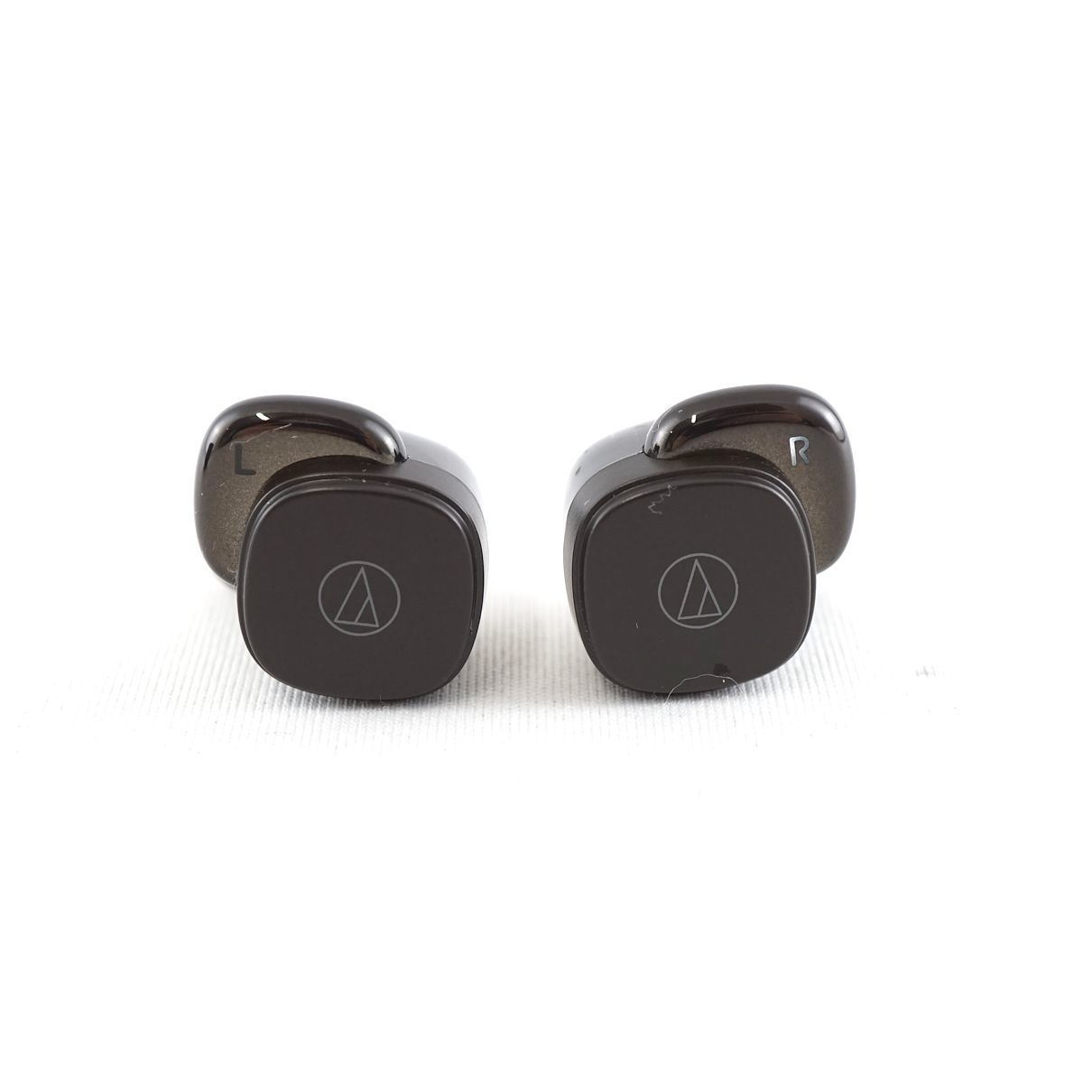 Audio Technica ATH-SQ1TW 完全ワイヤレスイヤホン USED美品 低遅延モード ヒアスルー機能 高音質 IPX4 マイク コンパクト 完動品 S V9623_画像2