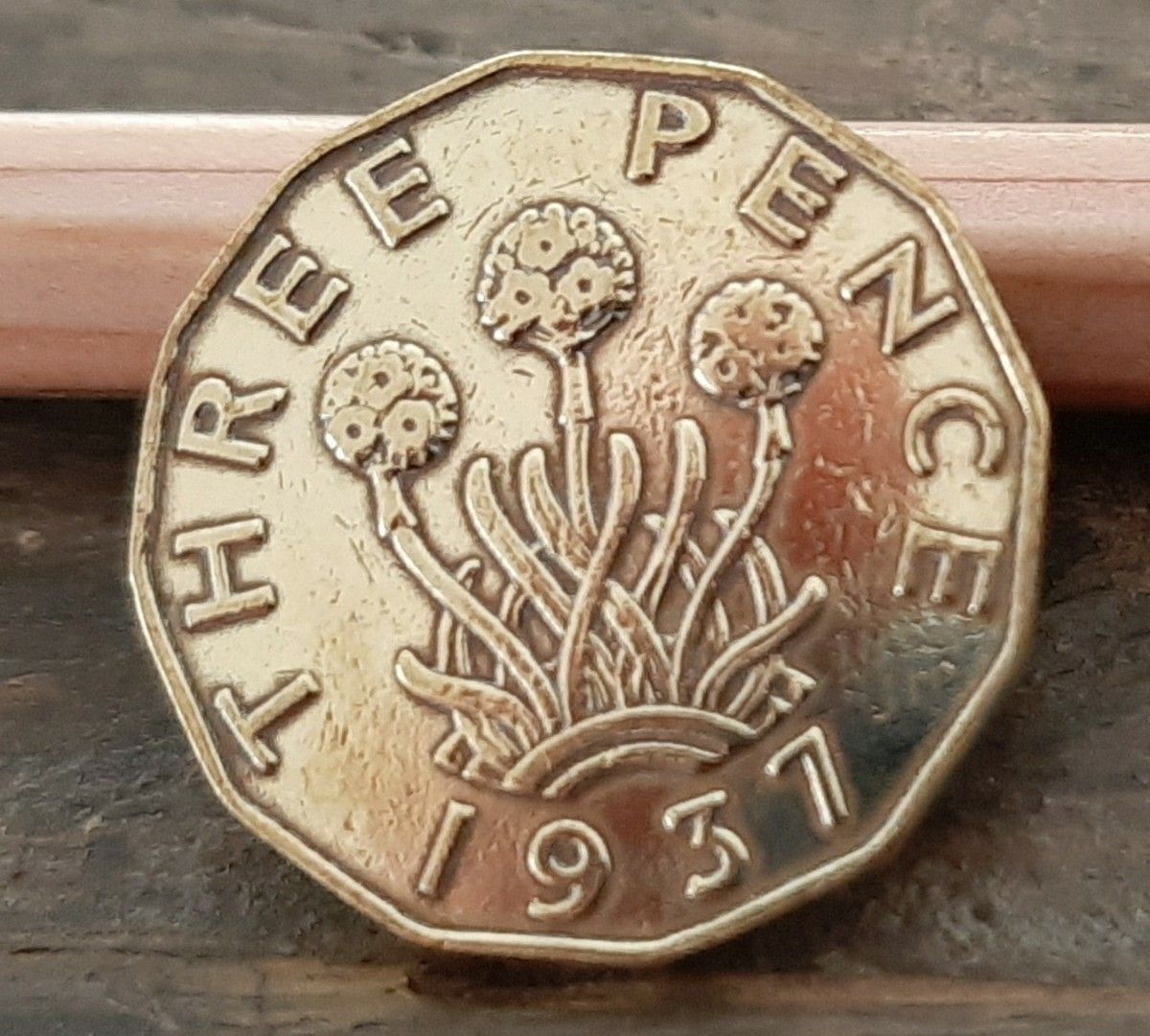英国3ペニーコイン イギリス3ペンス 50枚 1937~1952年古銭 送料無料 1937年~1952年 英国 3ペニーコイン 50個セットイギリス 3