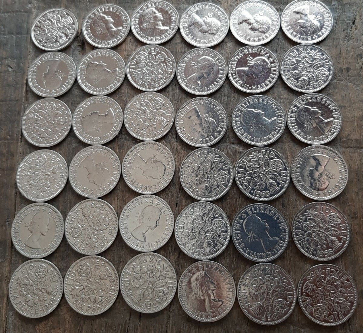 100枚セット 幸せのシックスペンス イギリス1948年~1966年の盛り合わせです。ラッキー6ペンス 英国コイン 美品です 本物