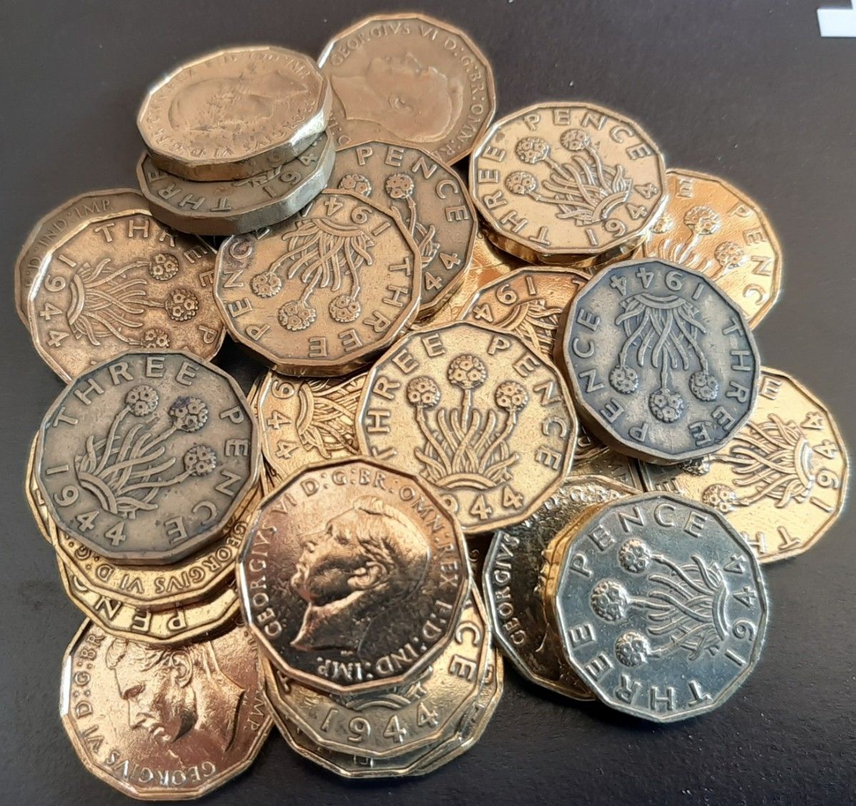 1937年~1952年 英国 3ペニーコイン 100個セットイギリス 3ペンスブラス美物ジョージ王21mm x 2.5mm6.8g