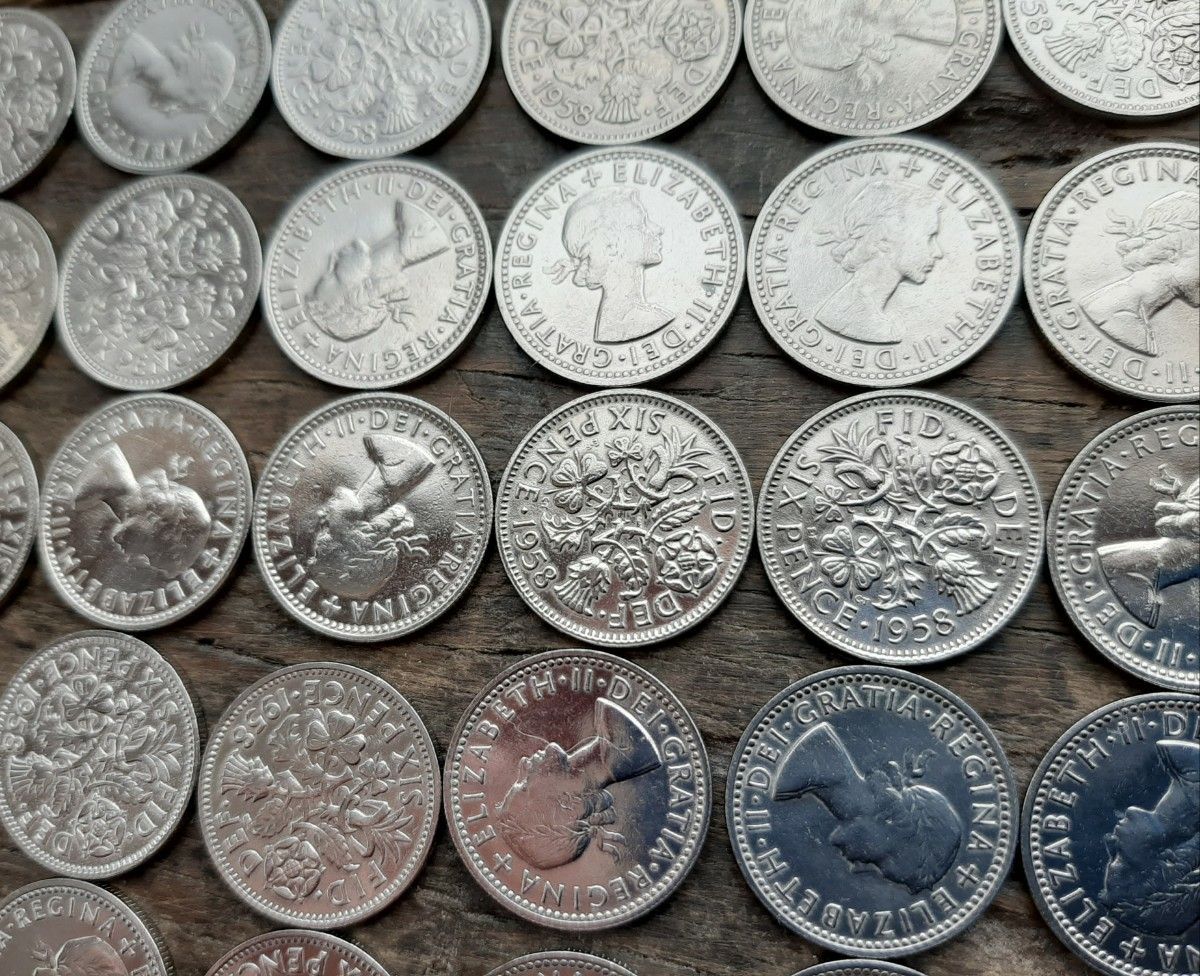 100枚セット 幸せのシックスペンス イギリス1948年~1966年の盛り合わせです。ラッキー6ペンス 英国コイン 美品です 本物