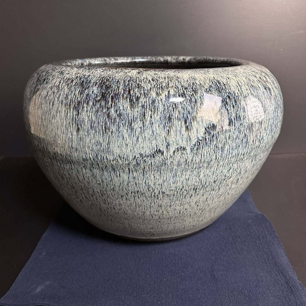 [KJ365] 大型 海鼠釉 火鉢 手炙り 瓶掛け 植木鉢 古民具 炭道具 美術陶器の画像2