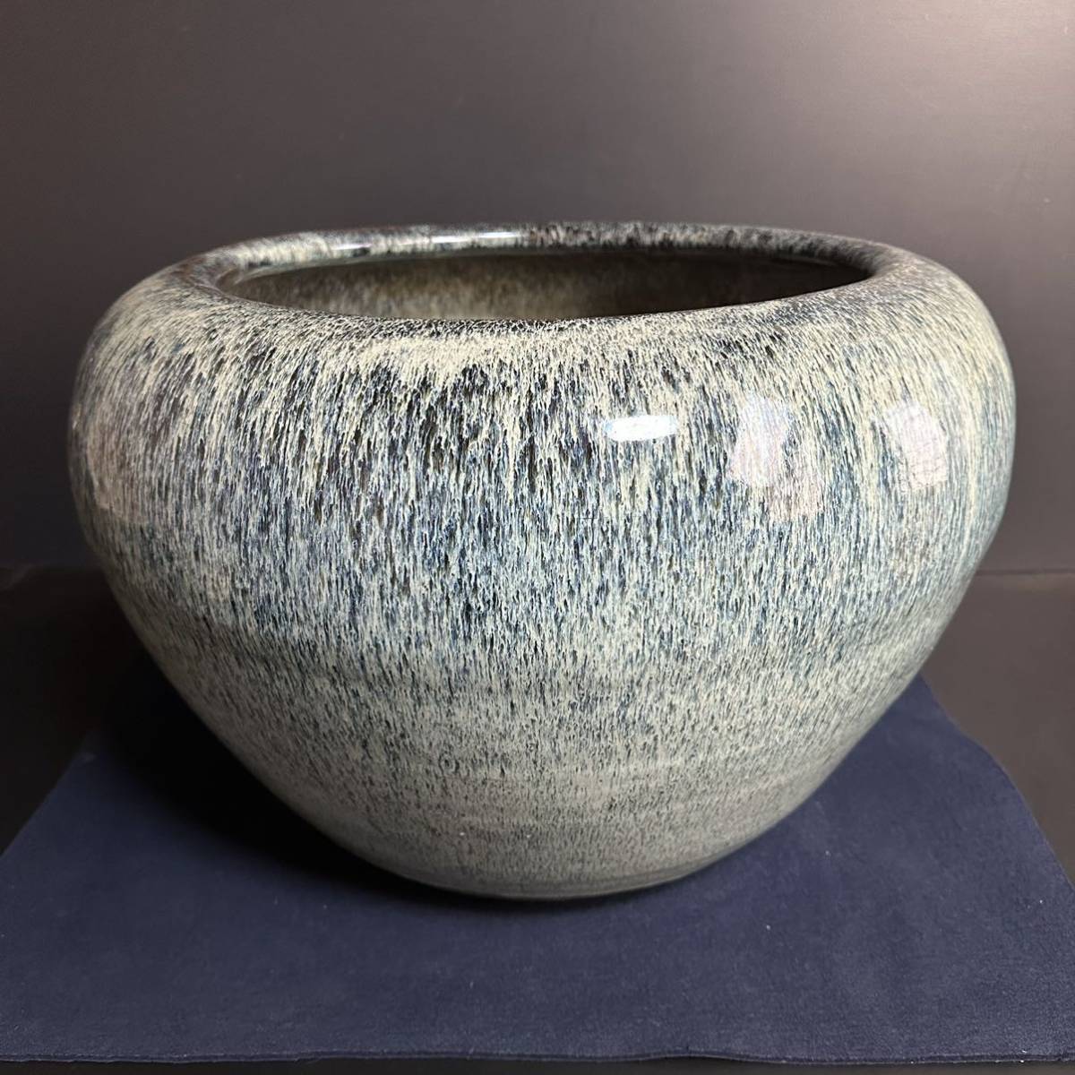 [KJ365] 大型 海鼠釉 火鉢 手炙り 瓶掛け 植木鉢 古民具 炭道具 美術陶器の画像1
