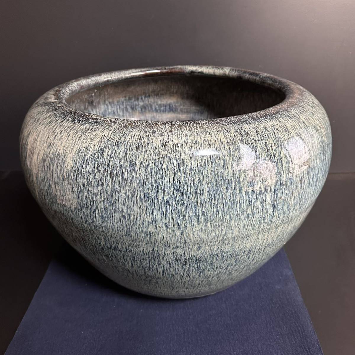 [KJ365] 大型 海鼠釉 火鉢 手炙り 瓶掛け 植木鉢 古民具 炭道具 美術陶器の画像4