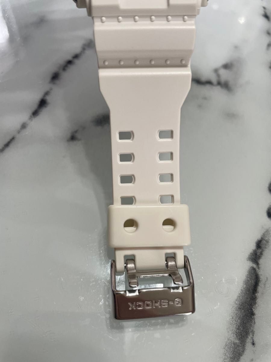 極美品 電池交換済み G-SHOCK CASIO GA-110 ホワイト×ゴールド 極美品 電池交換済み G-SHOCK CASIO GA-110 ホワイト×ゴールド