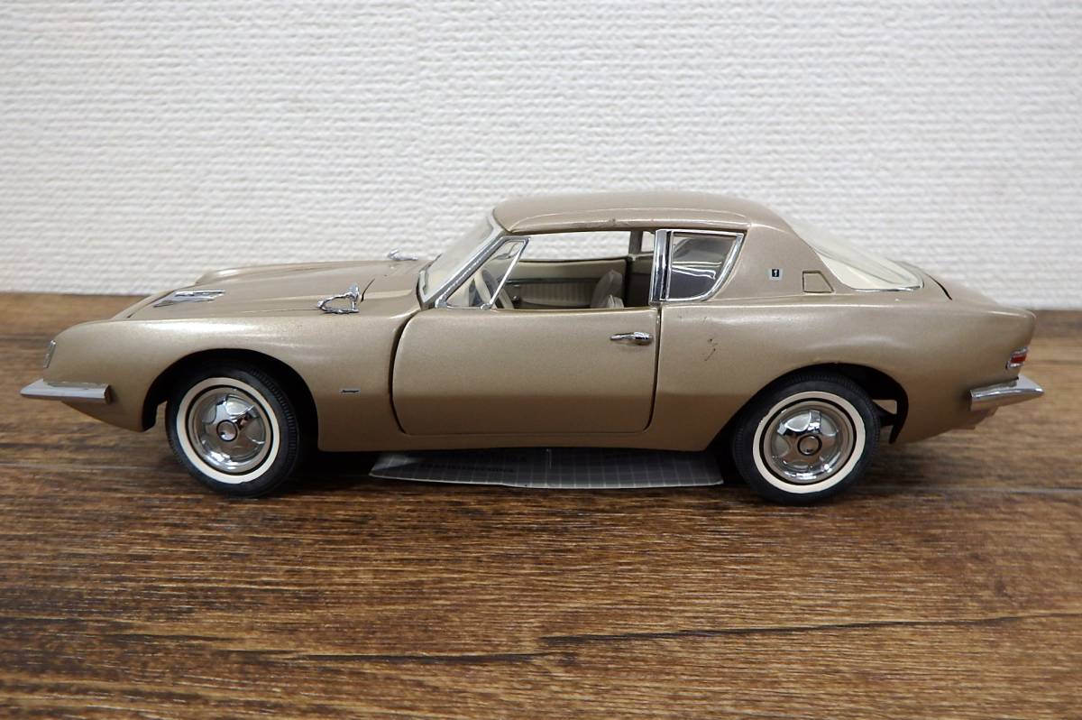 FRANKULIN MINT/ Franklin Mint STUDEBAKER/AVANTI/ avante .1963 gold group 1/24 minicar / car / automobile toy / toy / model [ZM30]