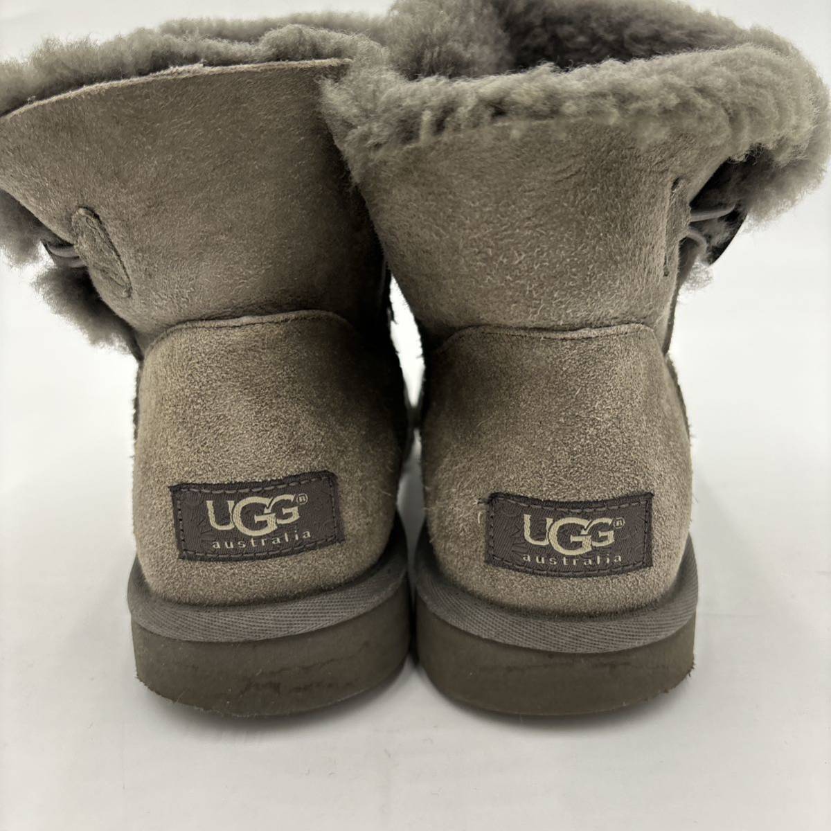 ＊ 履き心地抜群 '人気モデル' UGG アグ MINI BAILEY BUTTON ミニベイリーボタン 裏ボア 本革 ショート ムートン ブーツ 25cm 3352_画像5