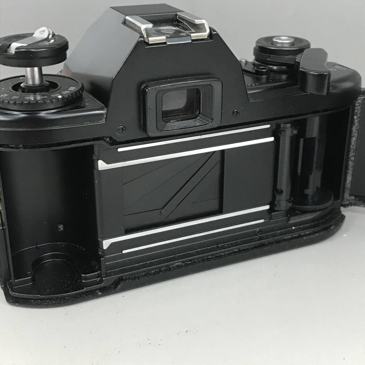 BF9/57　Nikon ニコン EM フィルムカメラ NIKKOR 50mm 1:1.8 一眼レフ 中古品 ジャンク扱い_画像8