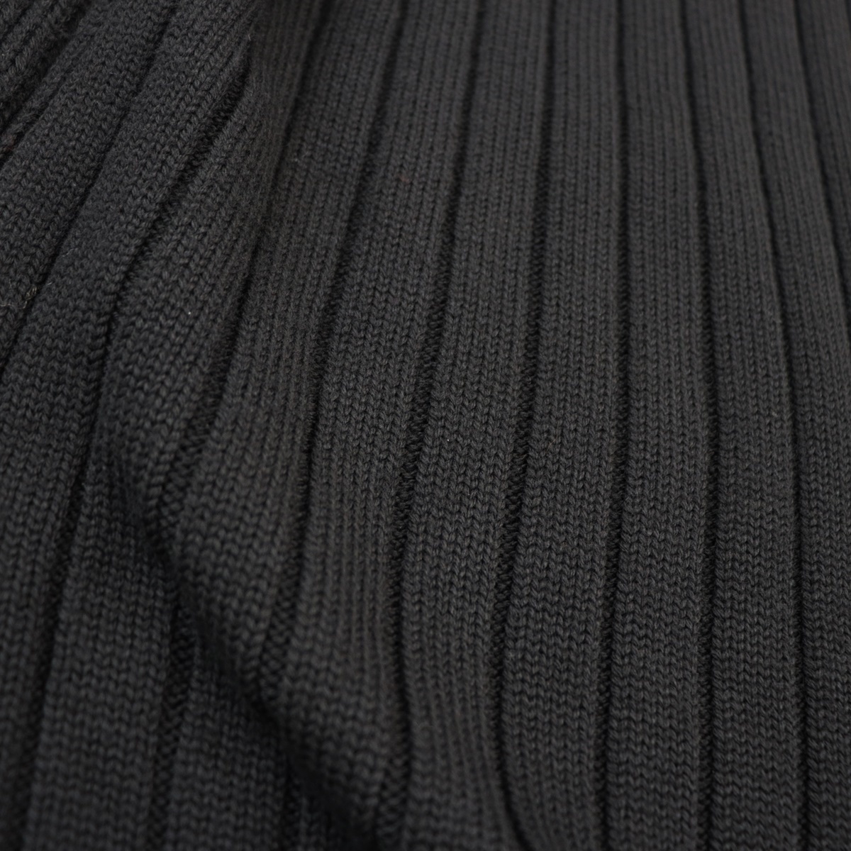  прекрасный товар Fendi ребра вязаный с высоким воротником свитер мужской чёрный 48 дизайн вязаный FENDI