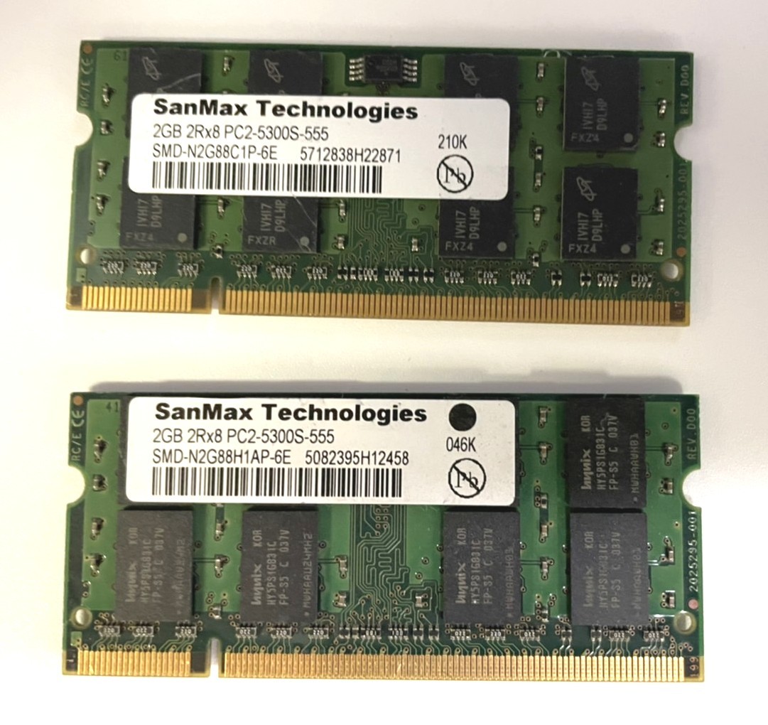 送料込【動作テスト済】700円★SanMax DDR2-667 PC2-5300S 1枚2GB×2枚　★計4GB 動作品★ノート用 メモリー★両面16枚チップ_画像5