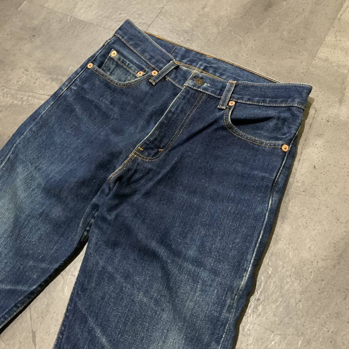 MM☆ 古着ビンテージ!!'米国製' LEVI’S リーバイス 505-03 コットン100% テーパード 濃紺 デニムパンツ ジーンズ 30×34 ボトムス 刻印379_画像4