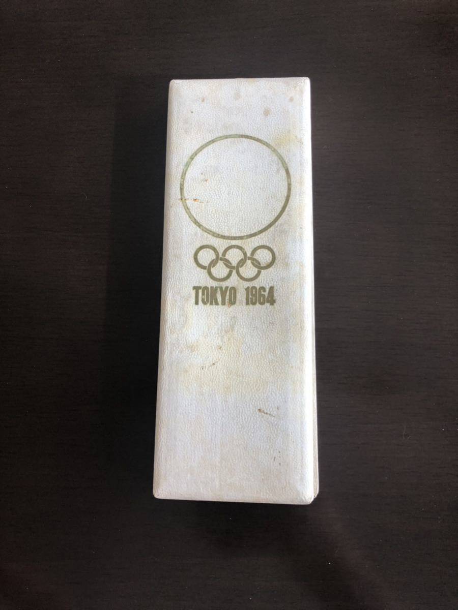 1964年 東京オリンピック 競技大会 識章バッジ(OFFICIAL ピンク) の画像4