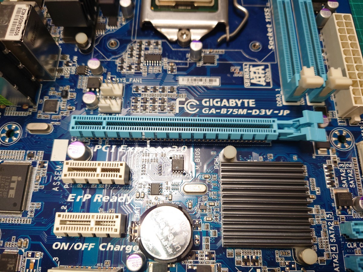 【GIGABYTE】GA-B75M-D3V-JP　LGA1155 第2、3世代マザーボード　core i3 2120 付き　動作確認済み_画像5