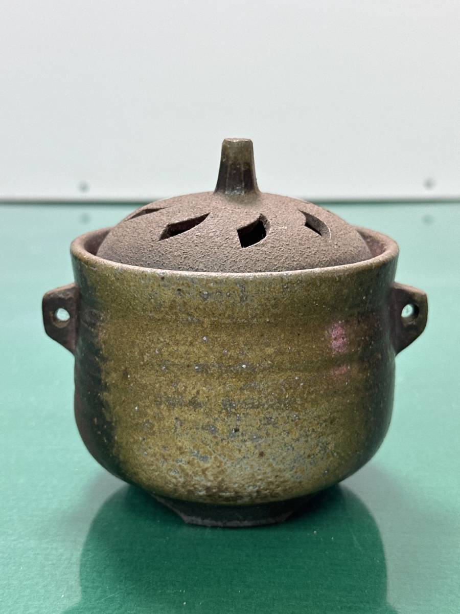  Bizen . tea utensils censer . on light . structure . box 