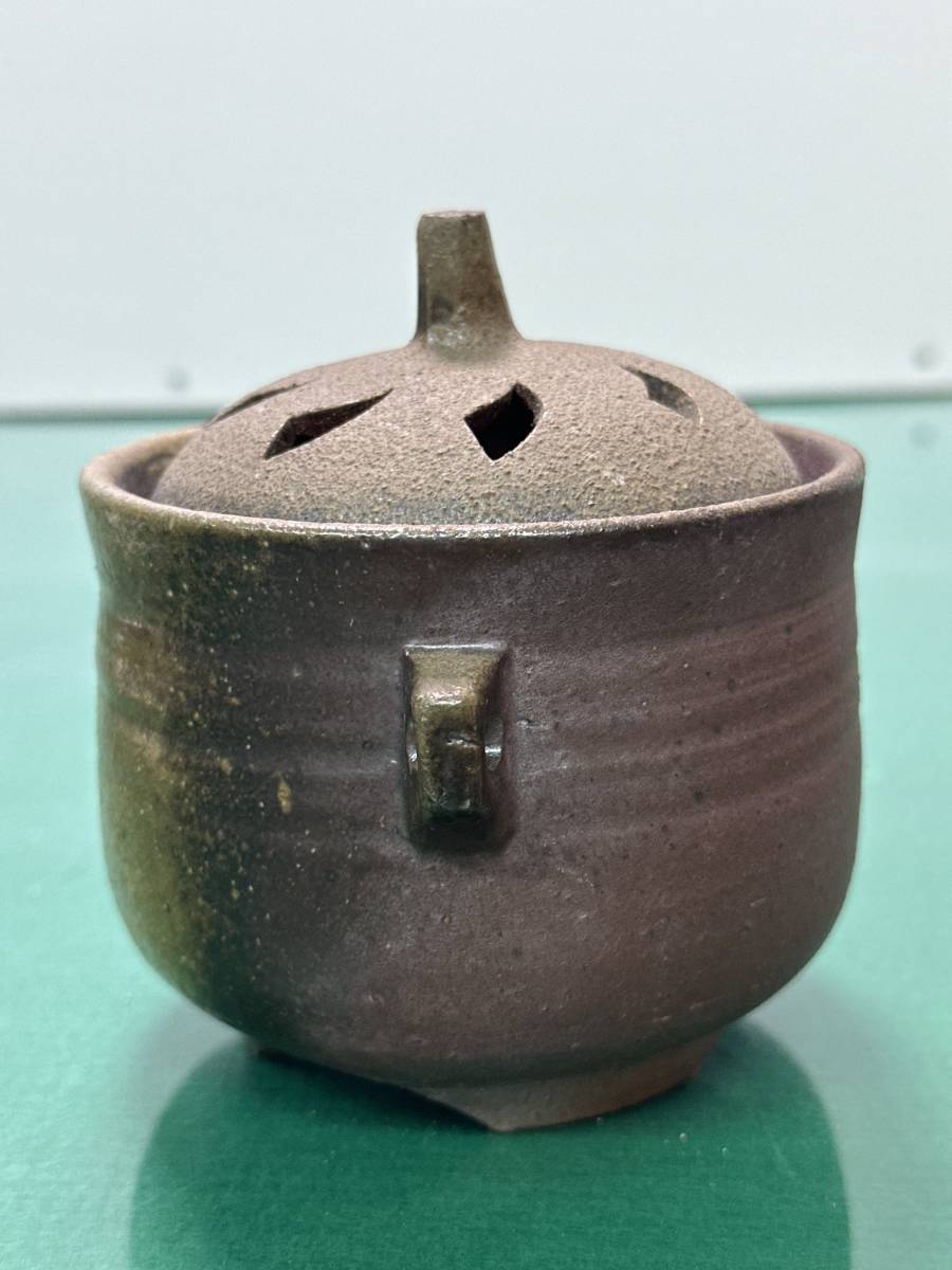  Bizen . tea utensils censer . on light . structure . box 