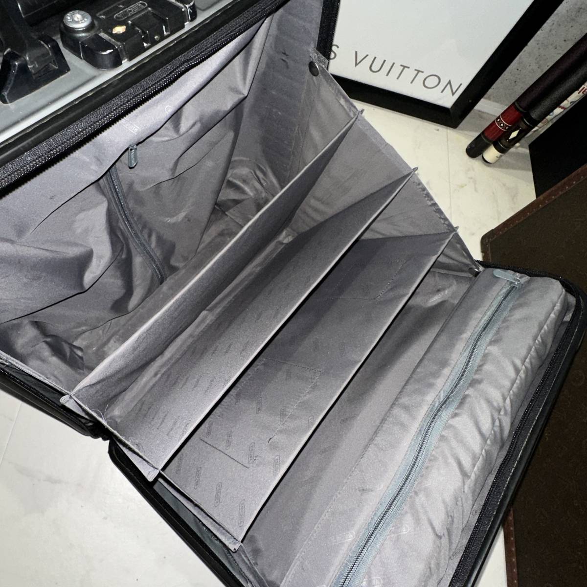 【即決/即納】RIMOWA SALSA リモワ サルサ ビジネストローリー スーツケース TSAロック シルバーグレー系 856.40 25L_画像7