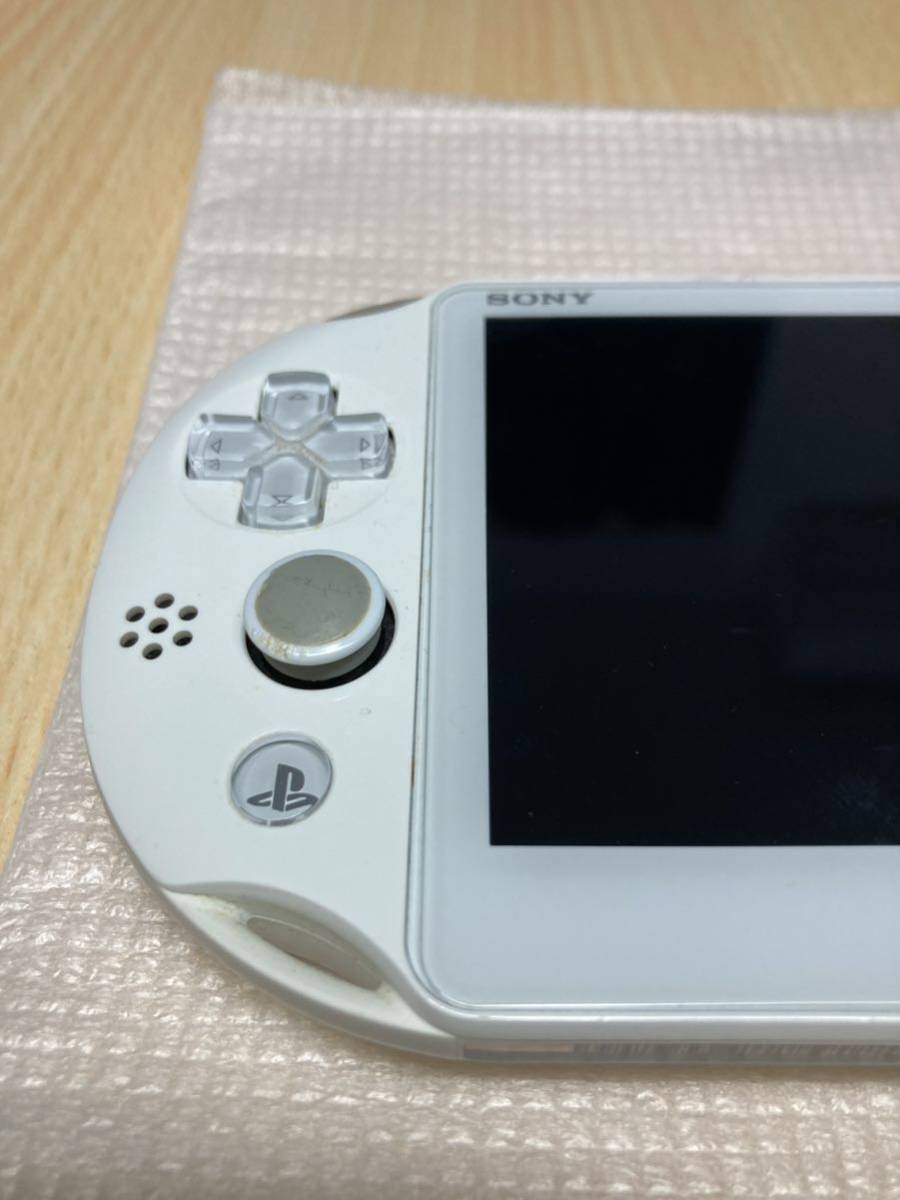 PSVITA2000ホワイト　付属品完備　メモリースティック8GB付き　SONY ソニー　PlayStation Vita _画像3