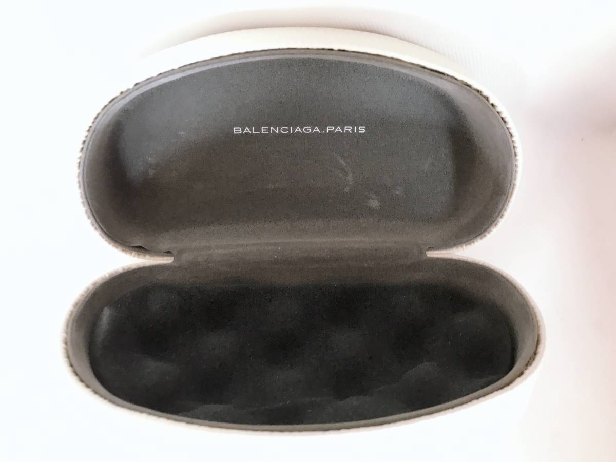 サングラスケース BALENCIAGA ホワイト バレンシアガ 眼鏡拭き 袋付き 新品未使用 未開封 長期保管品 ブランド メガネケース 白(22_画像2