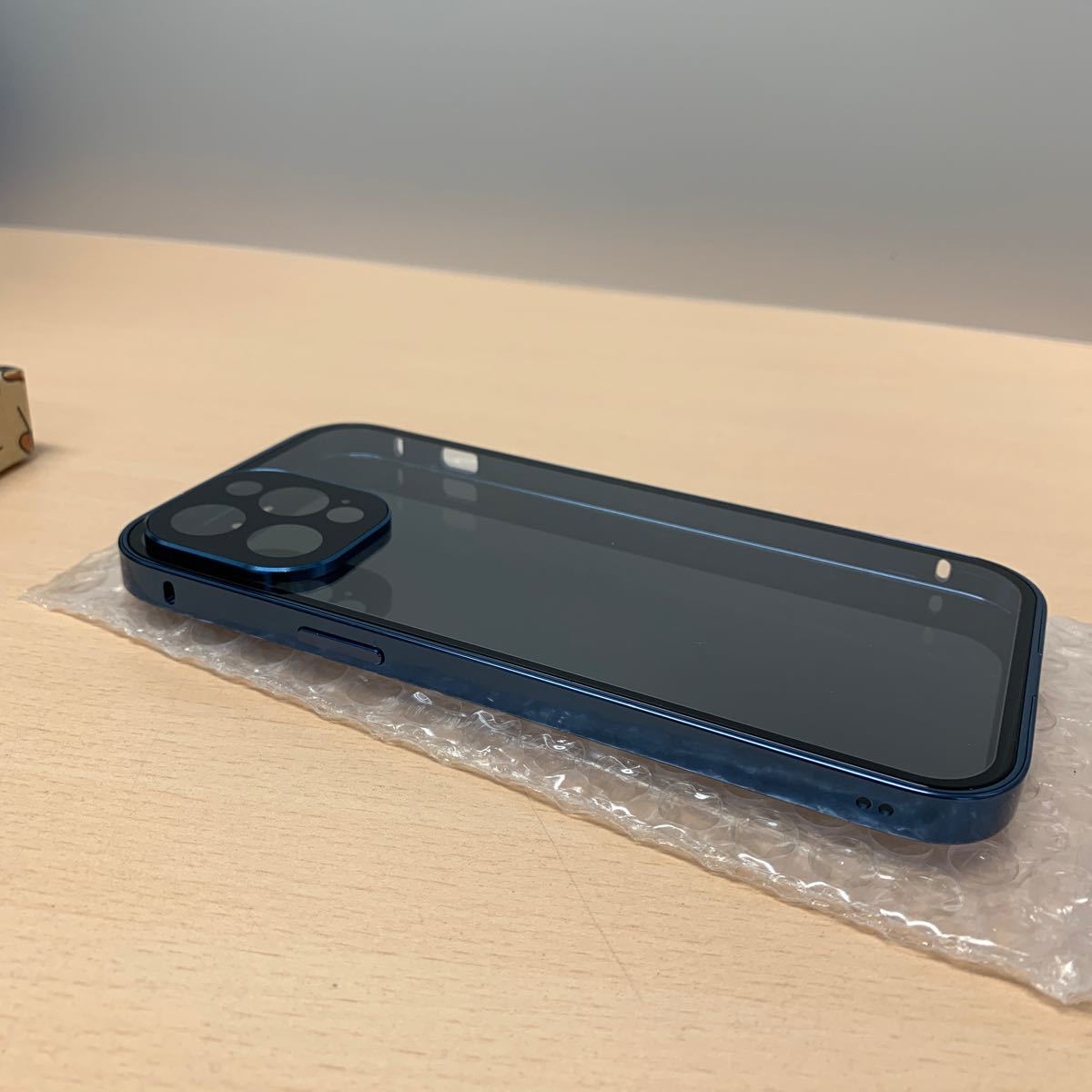 y011215m iPhone 12 Pro Max 用 ケース ロック付き　一体型レンズ保護 両面9H強化ガラス 耐衝撃 アルミ バンパー メタルフレーム_画像6