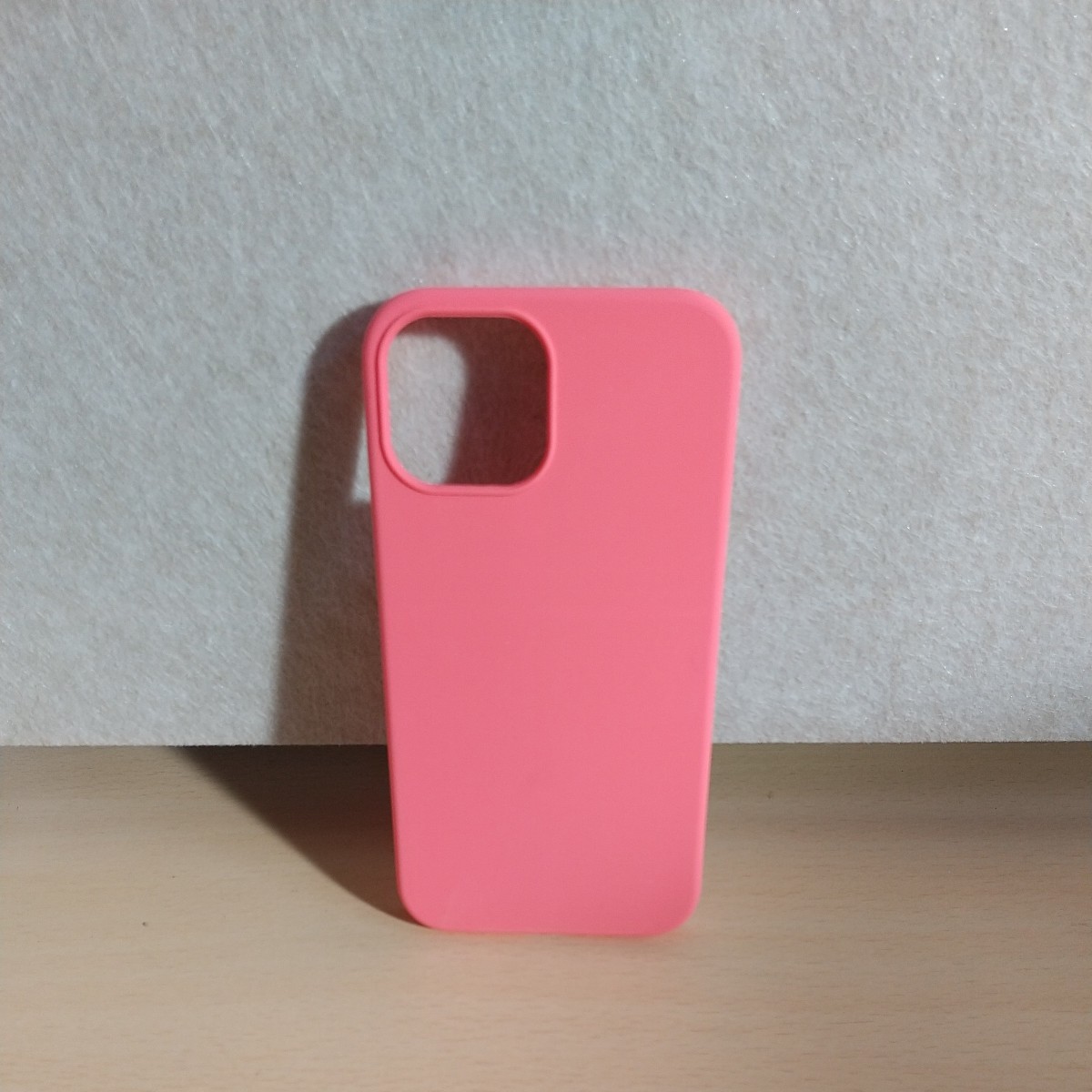 y011702fm kwmobile スマホケース 対応: Apple iPhone 13 mini ケース - TPU リキッド シリコン カバー - 耐衝撃 傷防止 サラサラ Case_画像4