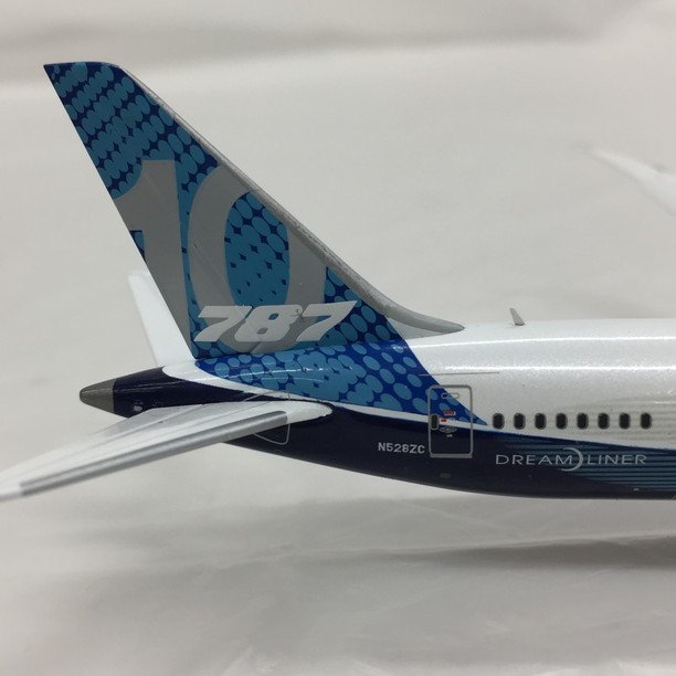 模型 飛行機 BOEING ボーイング 787-10 DREAM LINER 箱付き【CAAT1060】_画像8