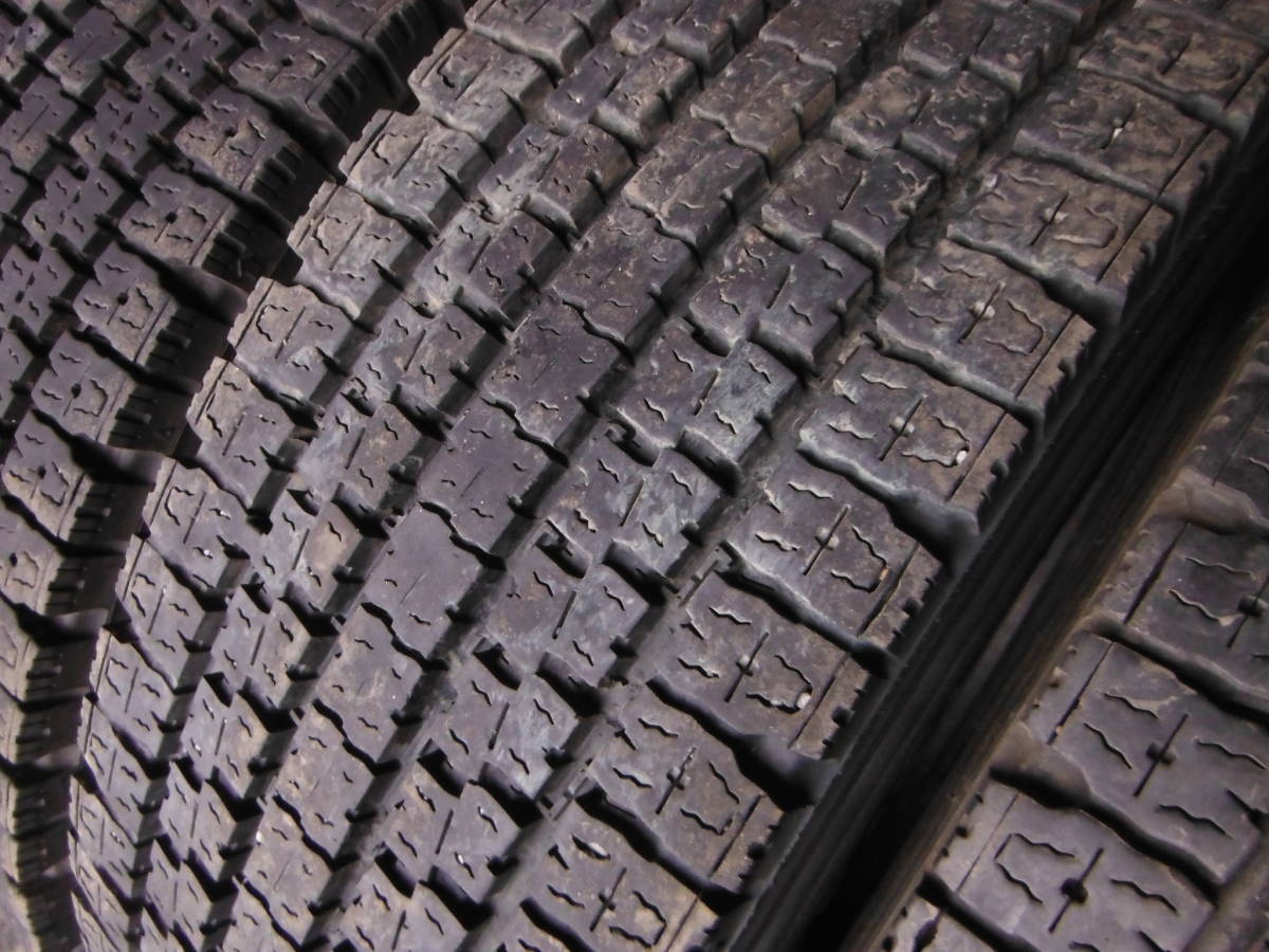 T1863　4本SET価格 245/70R19.5 136/134J 溝有スタッドレス TOYO M929 再生タイヤ 245/70-19.5 245/70/19.5 更生 リトレッド_画像4