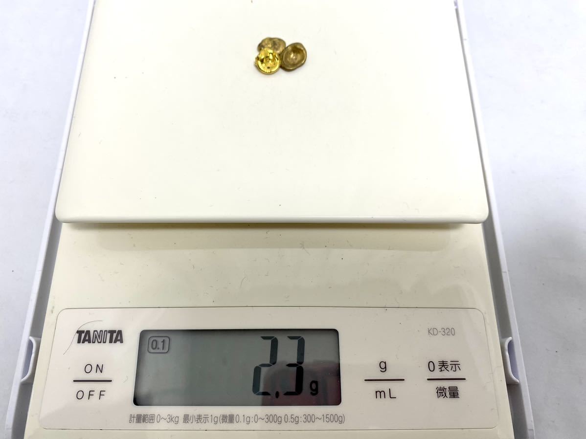 1円スタート！被せ物　詰め物　歯科素材　金属素材　総重量約2.3g歯科金属　おまとめ金色_画像1