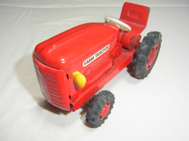 ■希少 美品 1960年頃 日本製！ブリキ 赤いトラクター（FARM TRACTOR） 全長16.5ｃｍ、縦9.5ｃｍ、幅7.5ｃｍ_画像1