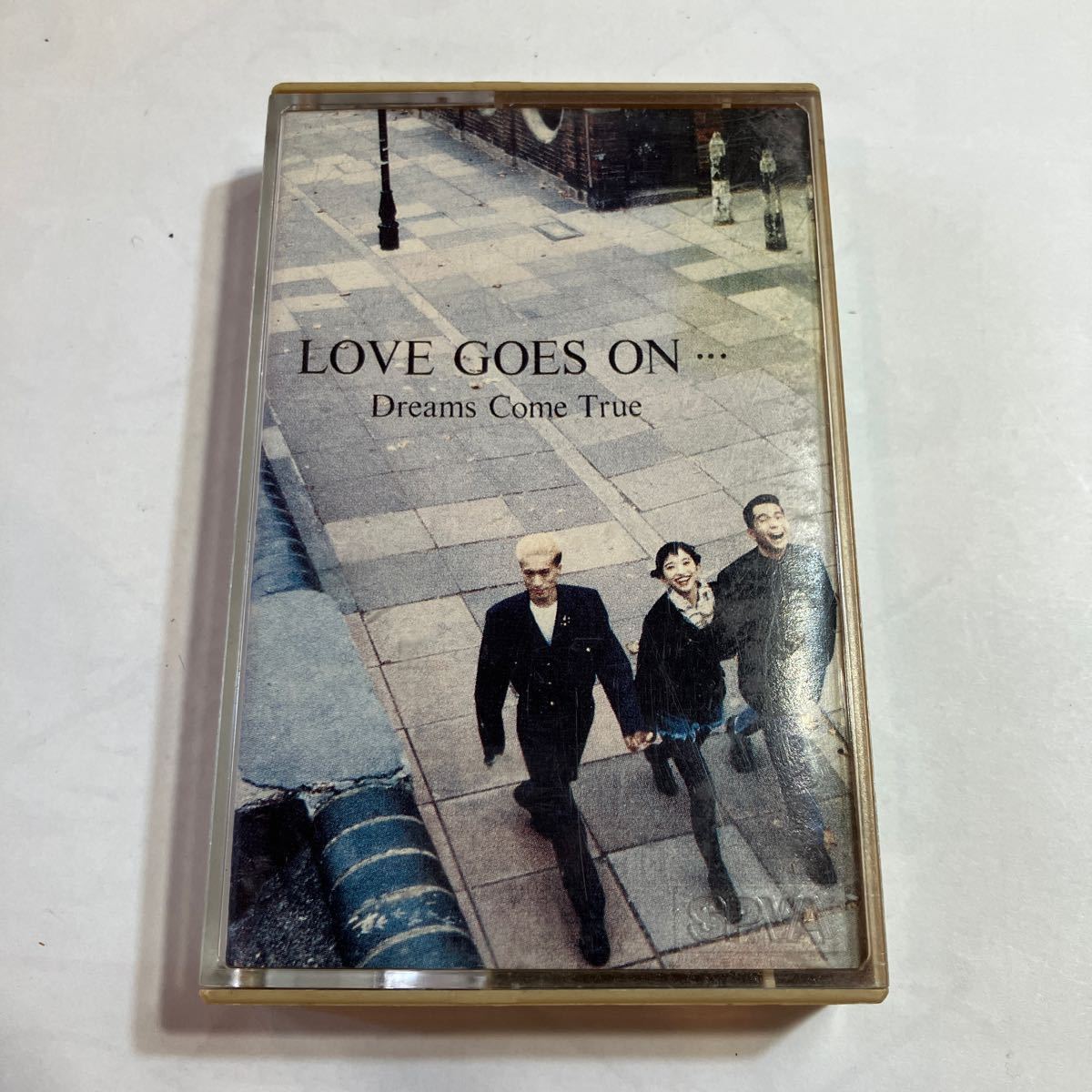 ミュージックカセットテープ　DREAMS COME TRUE / LOVE GOES ON 全10曲　美品　_画像1