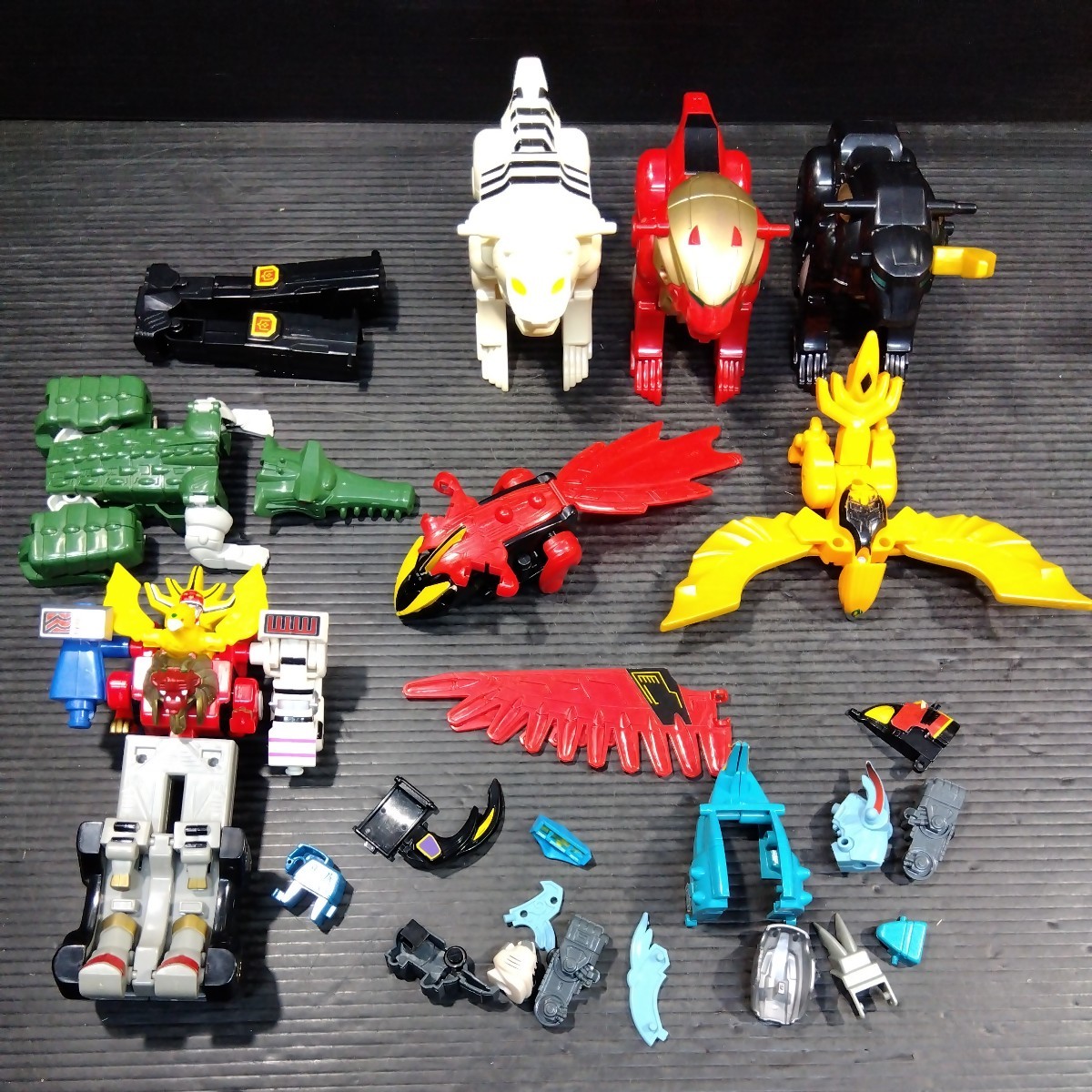 当時物 現状品まとめて ミニプラ他色々 百獣戦隊ガオレンジャー 当時物 現状品まとめて ミニプラ他色々 百獣戦隊ガオレンジャー
