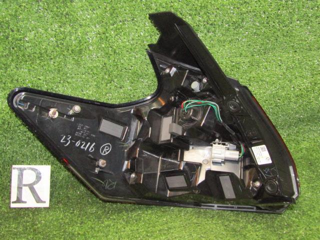 キックス P15 右テールランプ D252 26550-5RY0A 送料【S1】_画像2